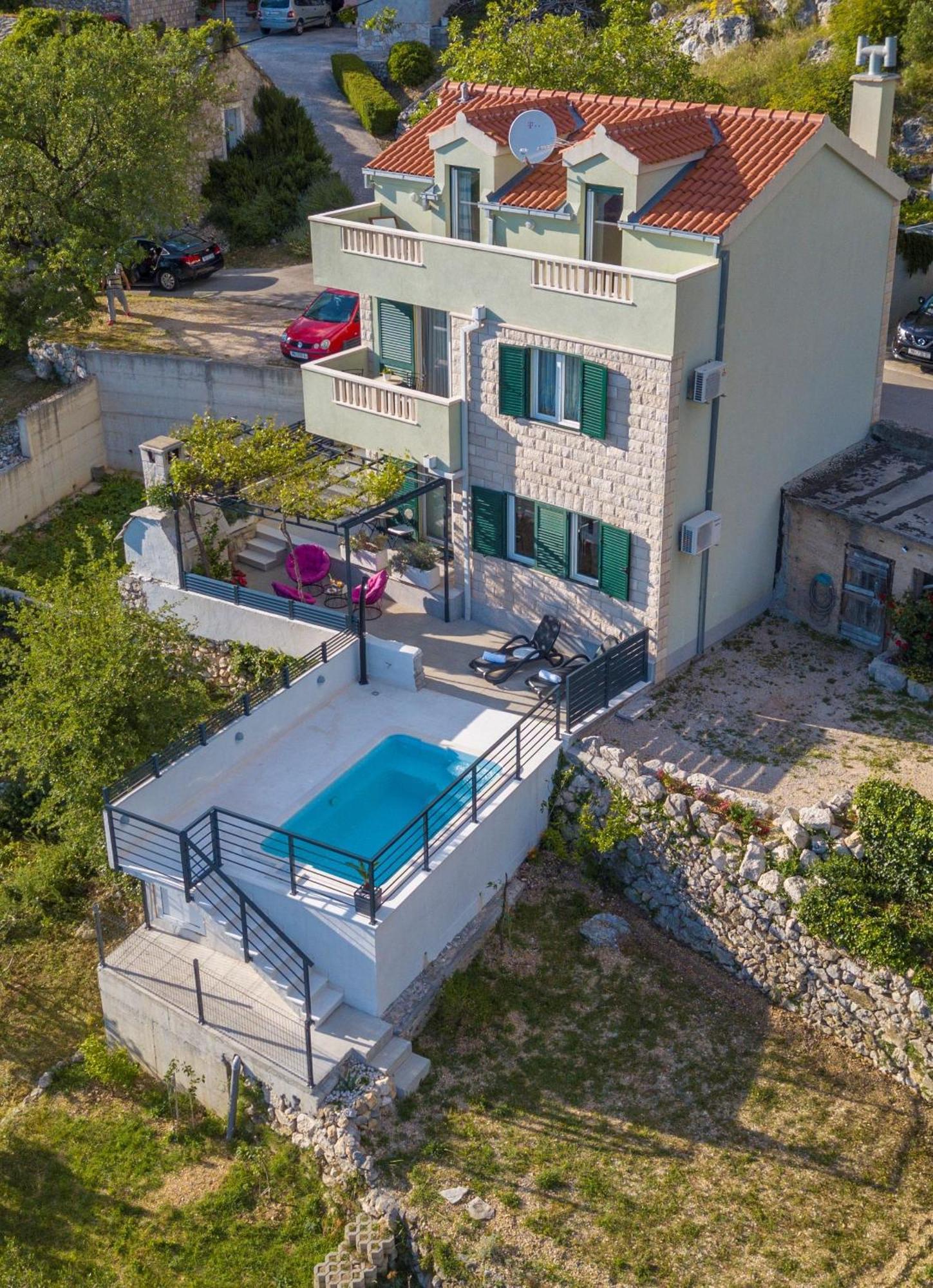 In Veliko Brdo Mit Privatem Pool Makarska
